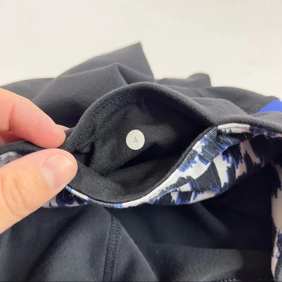 Lululemon Reversible Grove crop legging Size 4 - Picture 6 of 11